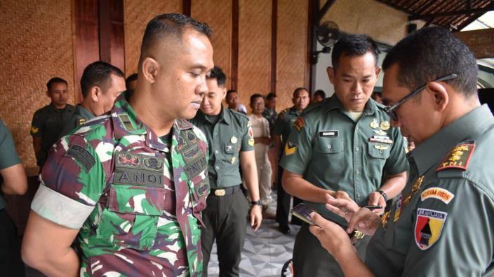Handphone Tentara di Banyuwangi Dicek Mendadak, Antisipasi Judi Online