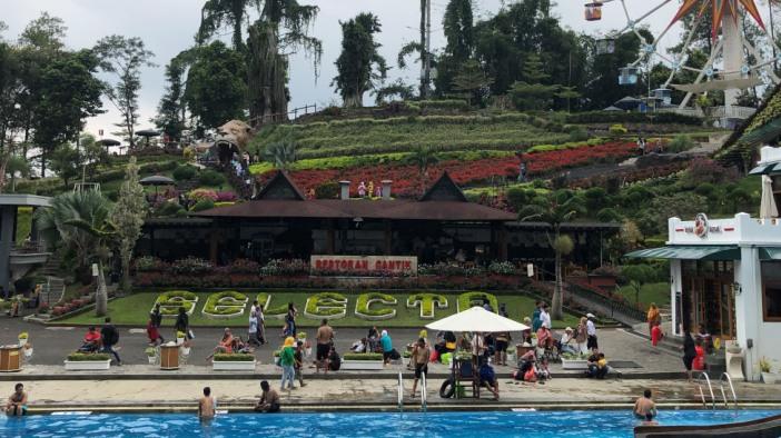 Taman-Rekreasi-Selecta-Kota-Batu-dipadati-pengunjung-saat-musim-liburan.jpg