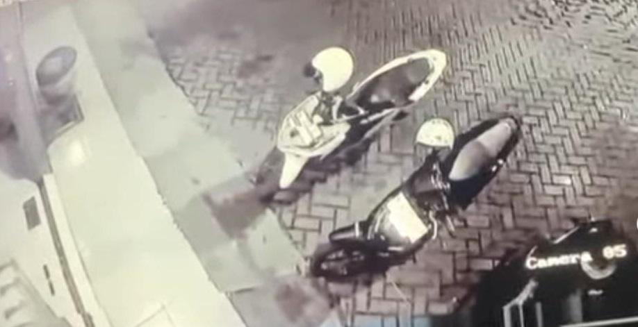 Tangkapan-layar-CCTV-kejadian-curanmor-di-Kecamatan-Singosari-Kabupaten-Malang.jpg