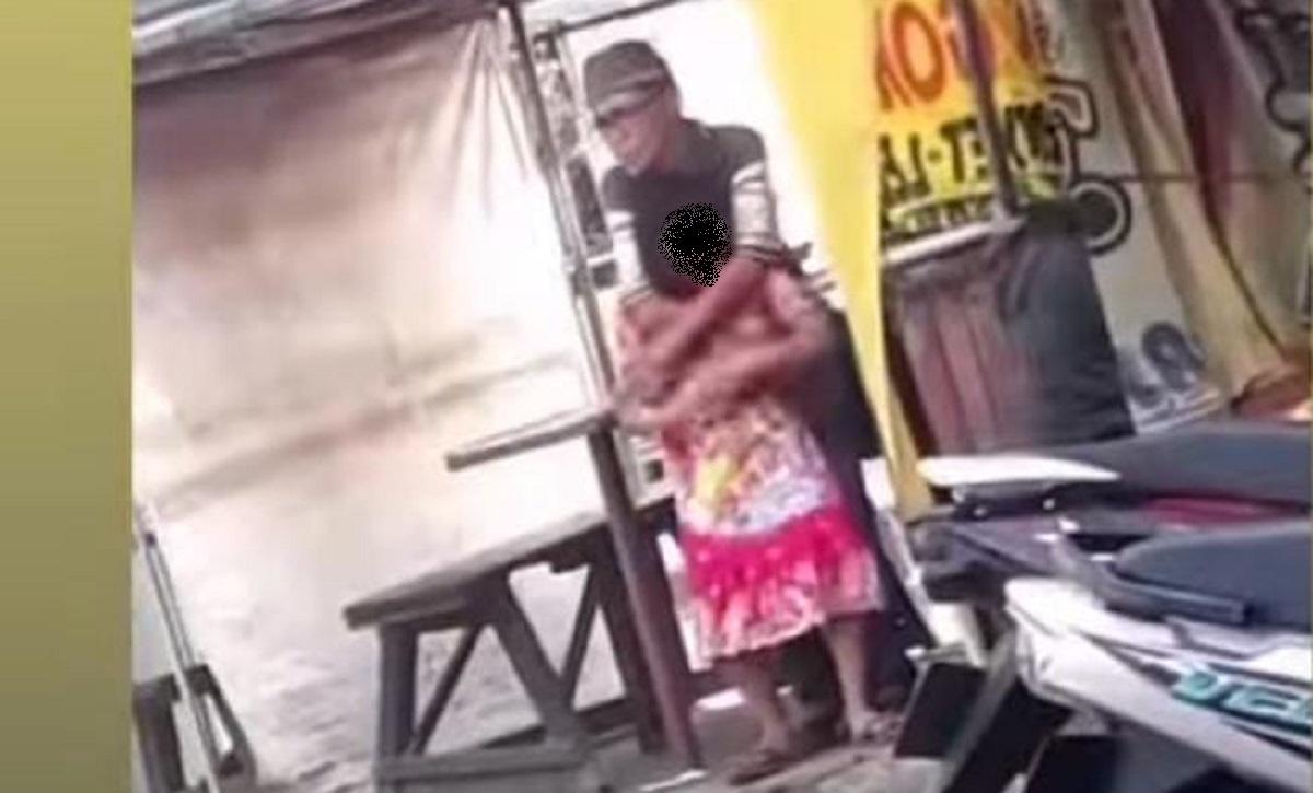 Tangkapan-layar-video-dari-ini_surabaya-saat-pelaku-diamankan.jpg