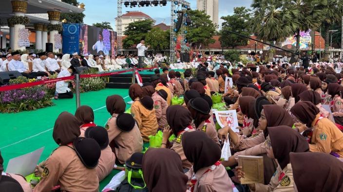 Ribuan Masyarakat Hadiri Tasyakuran Gubernur Jatim di Grahadi Surabaya