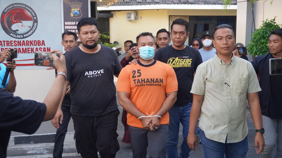 SOSOK Pelanggan Brutal yang Cekik Kurir Sampai Berdarah dan Leher Luka di Pamekasan Madura saat COD