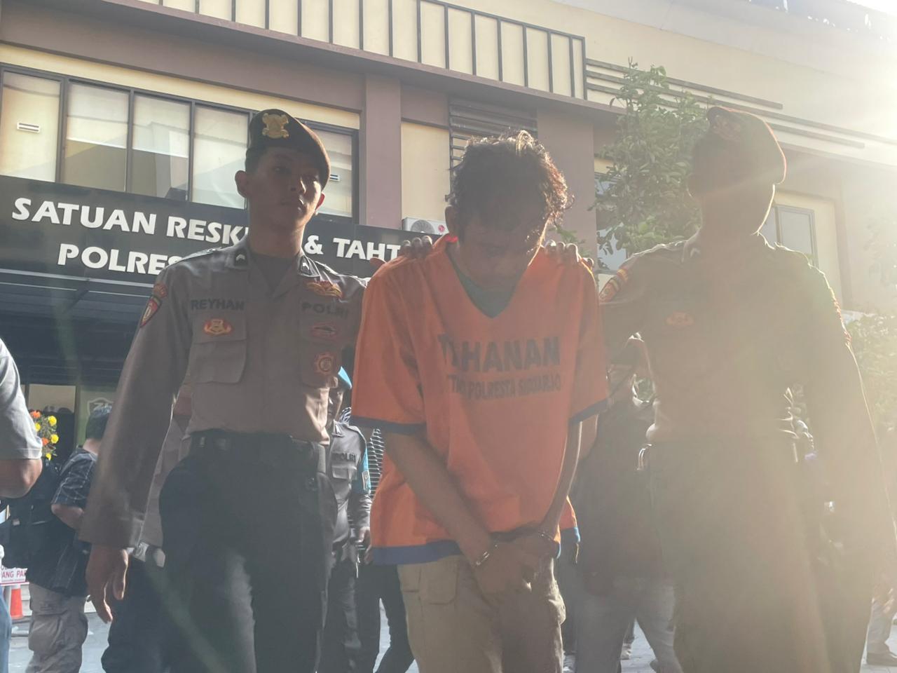 Pria Sidoarjo Tega Menyetubuhi Putri Kandung dari Kekasihnya, Gadis Belia Itu Dinodai Hingga 6 Kali