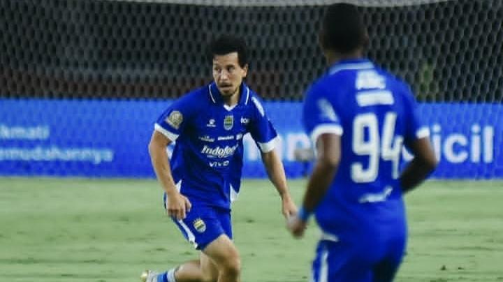 Thom-haye-Persib-Bandung-Arema-fc-GBLA-Surya-malang.jpg