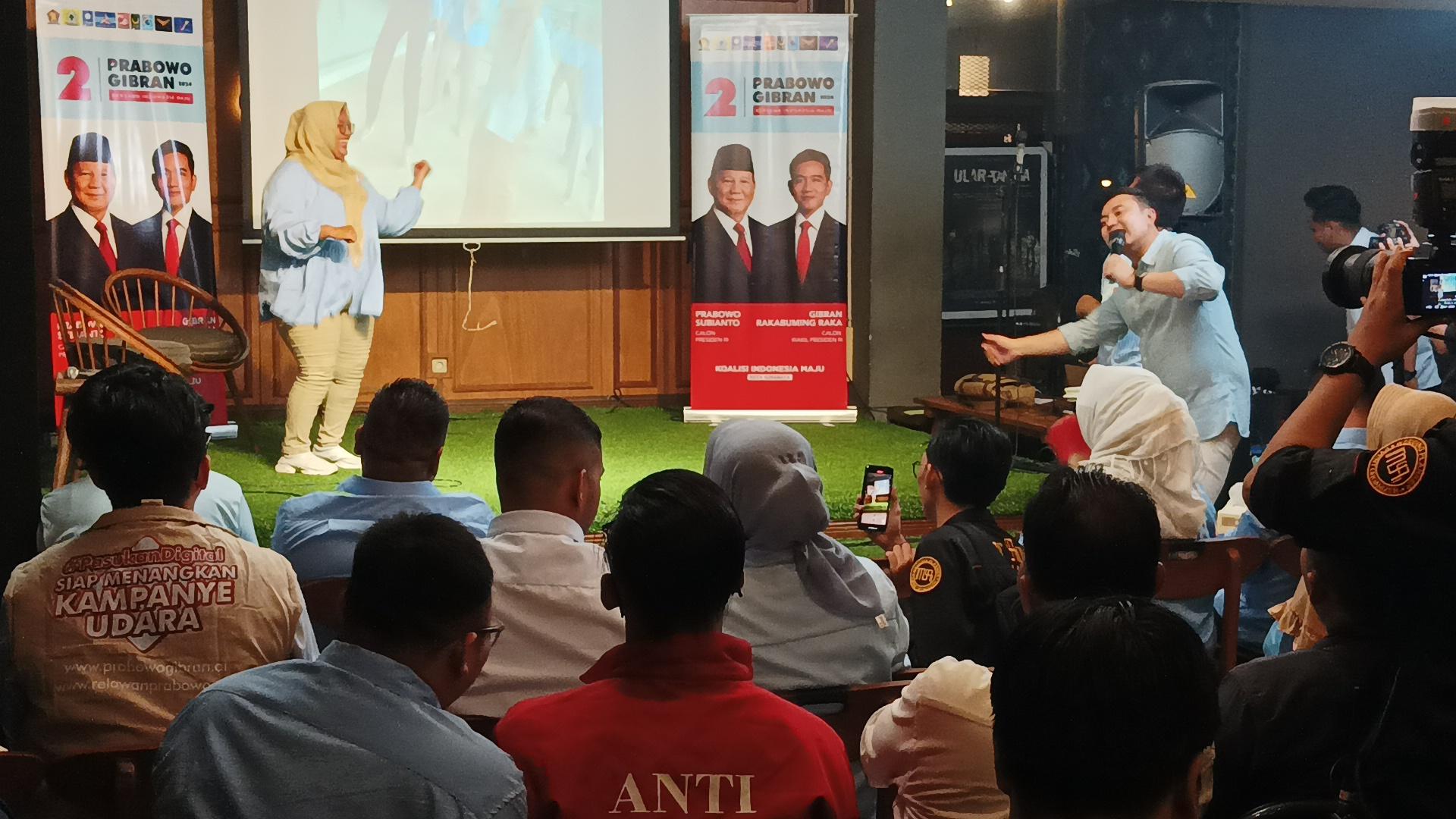 Penyokong Prabowo-Gobran Gelar Lomba Goyang Gemoy saat Nobar Debat Capres di Surabaya