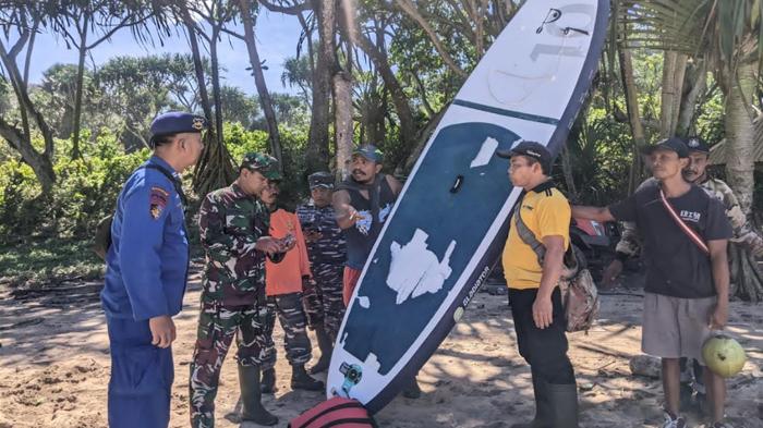 Tim SAR Temukan Paddle Board Mahasiswa Asing saat Terseret Ombak di Pantai Jembatan Panjang