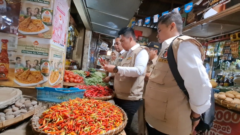 Tim-Satgas-Pangan-Polres-Malang-sidak-Pasar-Kepanjen-Senin-13112023.jpg