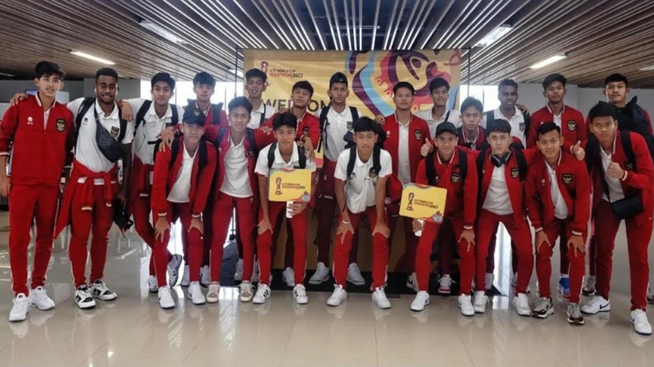 Timnas-U-17-Indonesia-saat-tiba-di-Surabaya.jpg