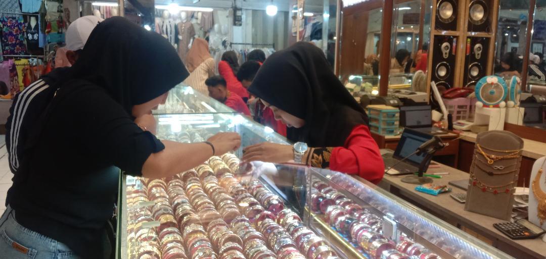 Toko-Perhiasan-Permata-Jaya-di-Pasar-Besar-Kecamatan-Klojen-Kota-Malang-Minggu.jpg