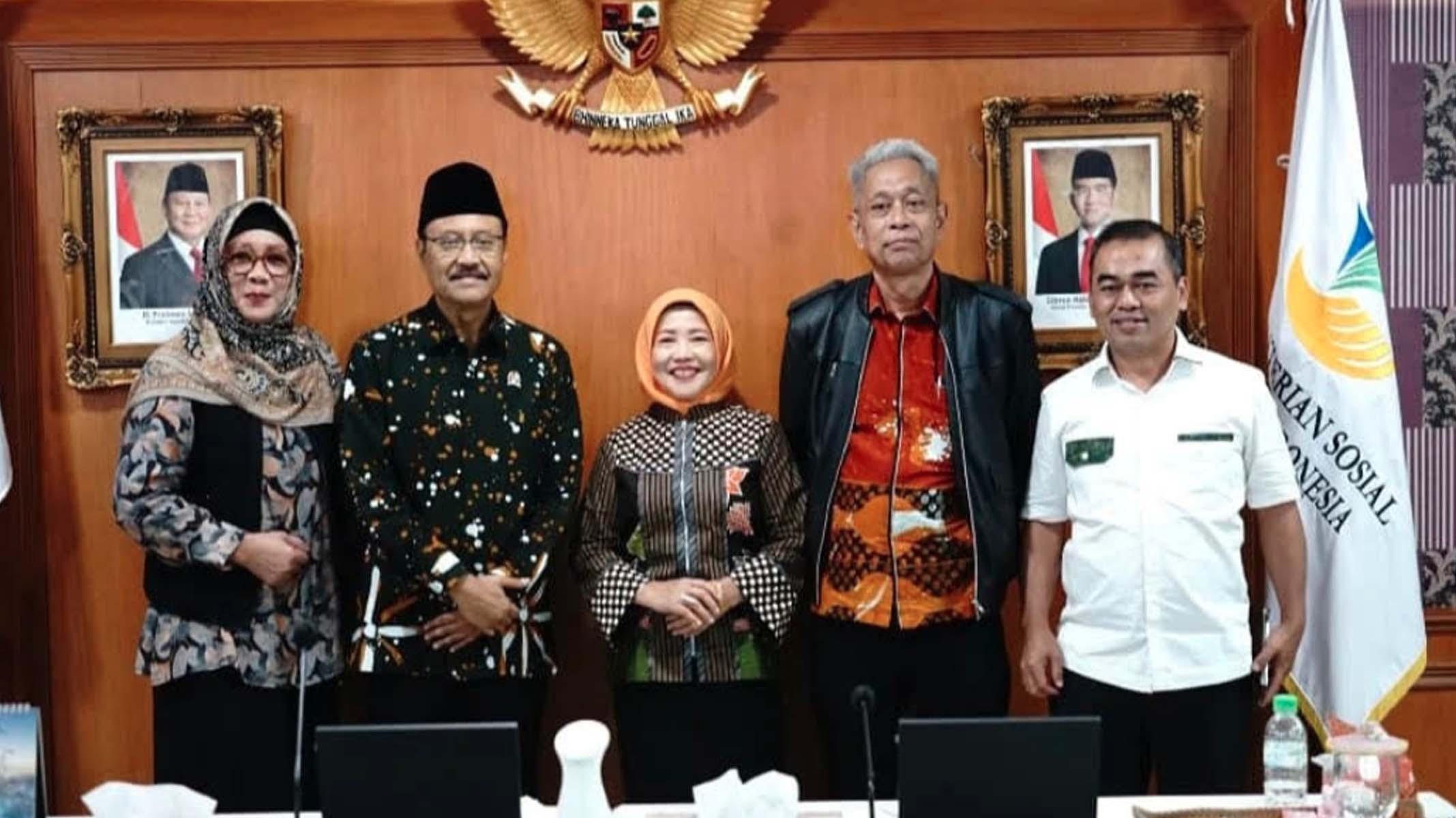 Wakil-Bupati-Malang-Lathifah-Shohib-audiensi-di-Kementerian-Sosial.jpg