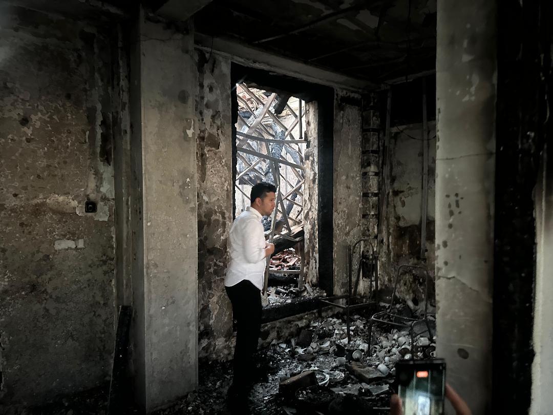 Ini Kata-kata Wagub Emil Dardak saat Melihat Puing-puing Gedung Negara Grahadi yang Dibakar Massa