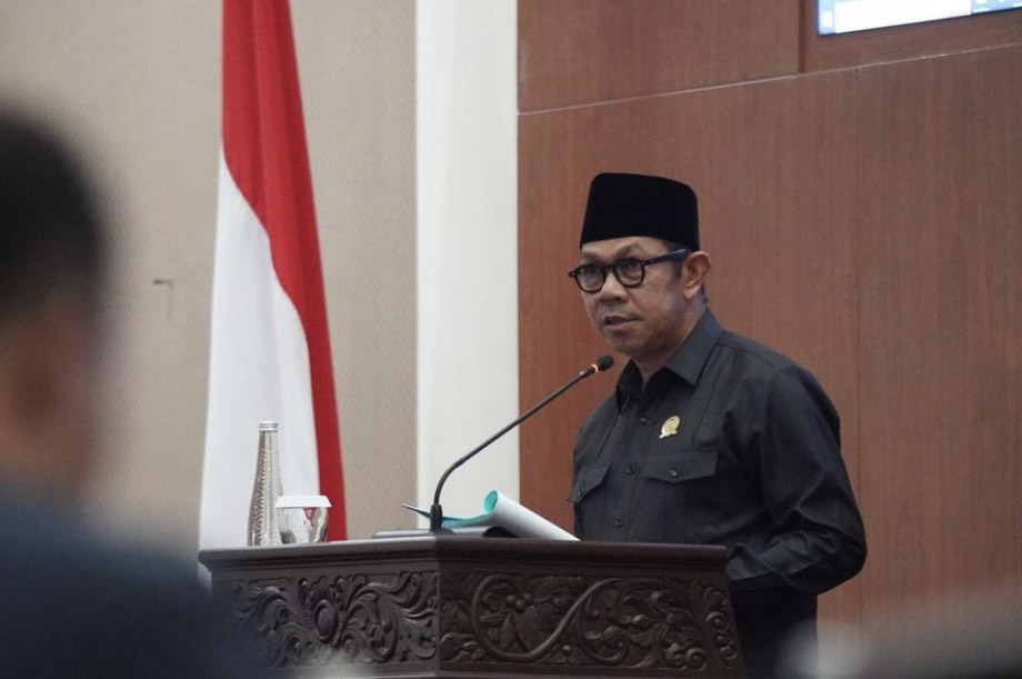 Wakil-Ketua-DPRD-Kota-Batu-Nurochman-saat-sidang-paripurna.jpg