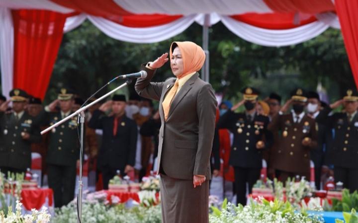 Wali-Kota-Batu-Dewanti-Rumpoko-saat-memimpin-upacara-Sumpah-Pemuda.jpg
