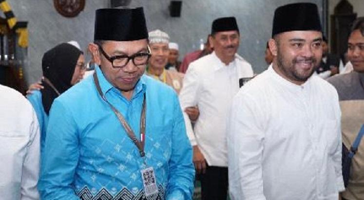 Wali-Kota-Batu-Nurochman-menunaikan-ibadah-haji-bersama-istri-Plt-Wali-Kota-Heli-Suyanto.jpg