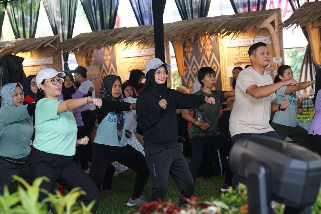 Wali-Kota-Kediri-Vinanda-Prameswati-saat-mengikuti-acara-Finfest-2025.jpg