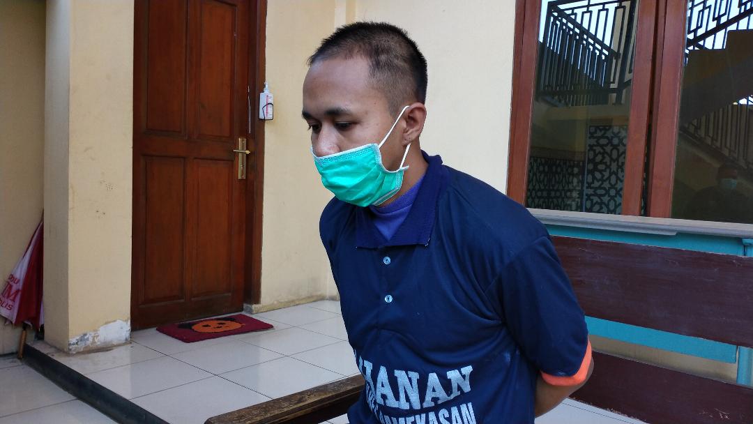 Beli Celurit via Online untuk Hiasan Dinding, Malah Dipakai Adik Membacok Jantung Kakak Hingga Tewas