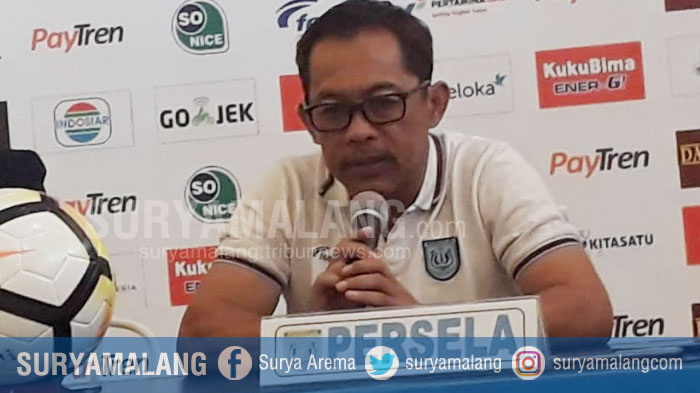 aji-santoso-beri-sinyal-perpanjang-kontrak-di-persela-lamongan.jpg