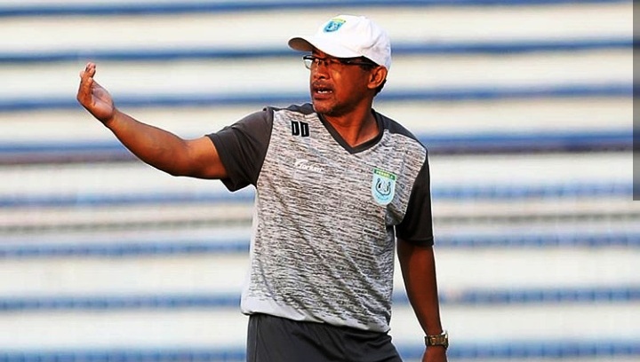 aji-santoso-pelatih-persela-di-stadion-gelora-surajaya-lamongan.jpg