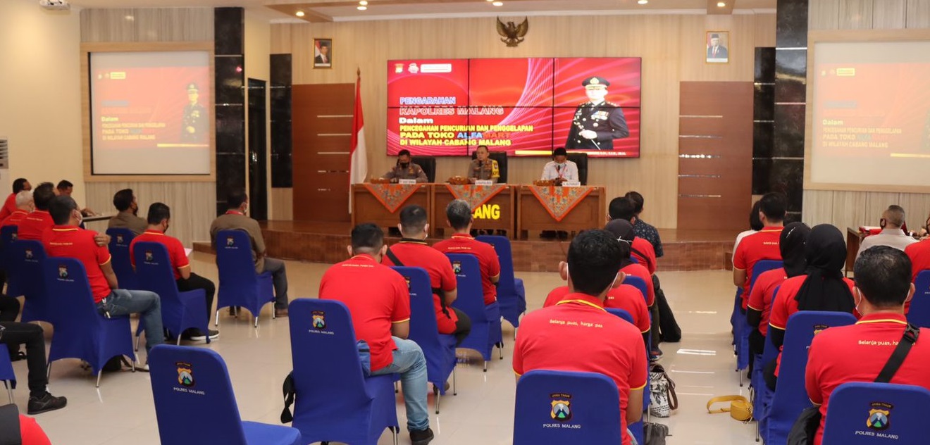 Tekan Angka Kriminalitas, Kapolres Malang Beri Pembekalan kepada Karyawan Alfamart