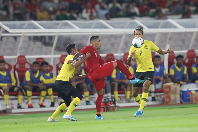 alberto-beto-goncalves-tengah-saat-tampil-pada-laga-timnas-indonesia-vs-malaysia.jpg