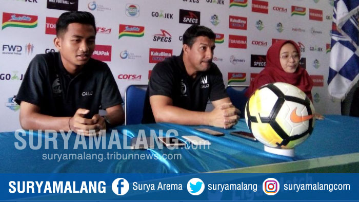 alfredo-vera-tengah-jumpa-pers-jelang-laga-arema-fc-vs-sriwijaya-fc.jpg