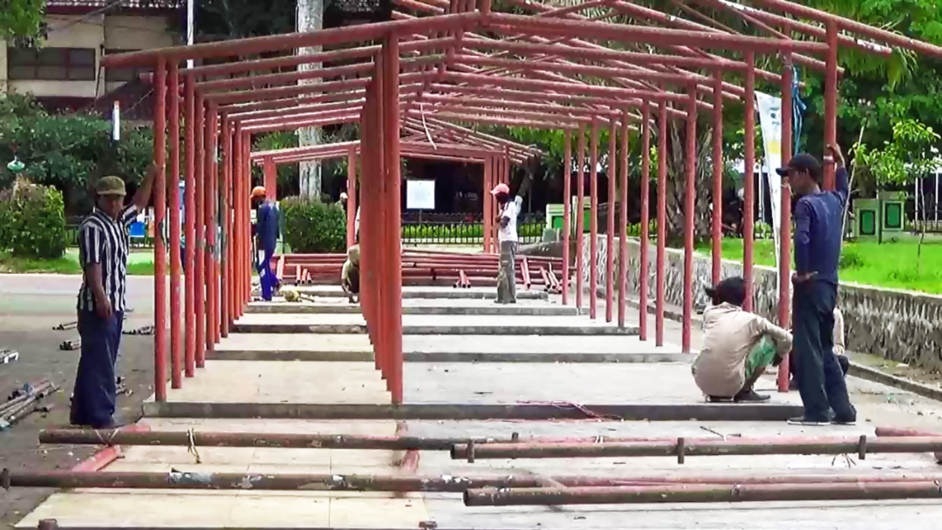 Bongkar Lapak PKL Rp 1,6 Miliar, Mangkrak 3 Tahun di Alun-alun Magetan