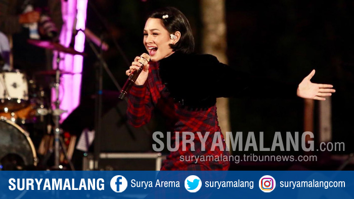 andien-saat-tampil-di-jazz-gunung-ijen-sabtu-2292018_20180923_122838.jpg