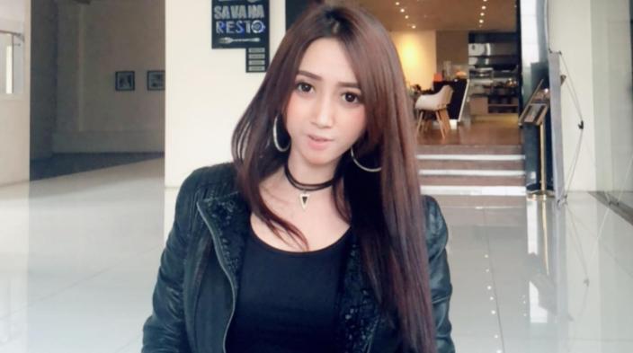 angely-emitasari-kades-kedungkumpul-kecamatan-sukorame-lamongan-jawa-timur.jpg
