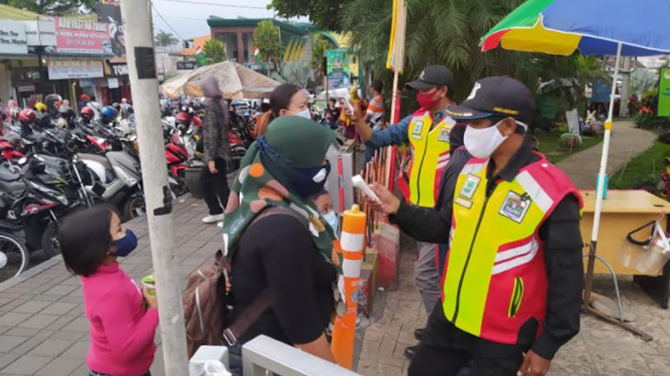 Alun-Alun Batu Buka, Pengunjung Wajib Pindai Aplikasi PeduliLindungi