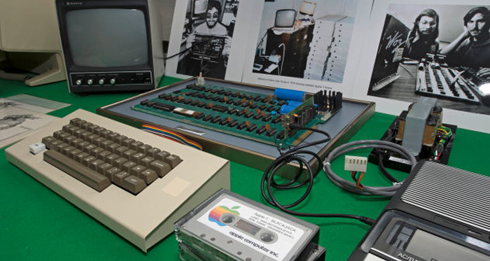 Perempuan ini Buang Komputer Rongsokannya, Padahal Laku Rp 2,6 Miliar!