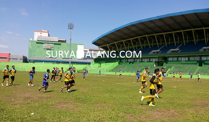 arema-cronus_20160417_132758.jpg
