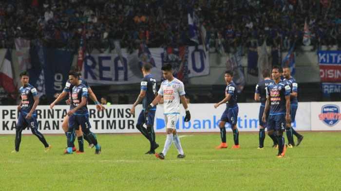 arema-di-piala-gubernu-kaltim-2018_20180305_092546.jpg