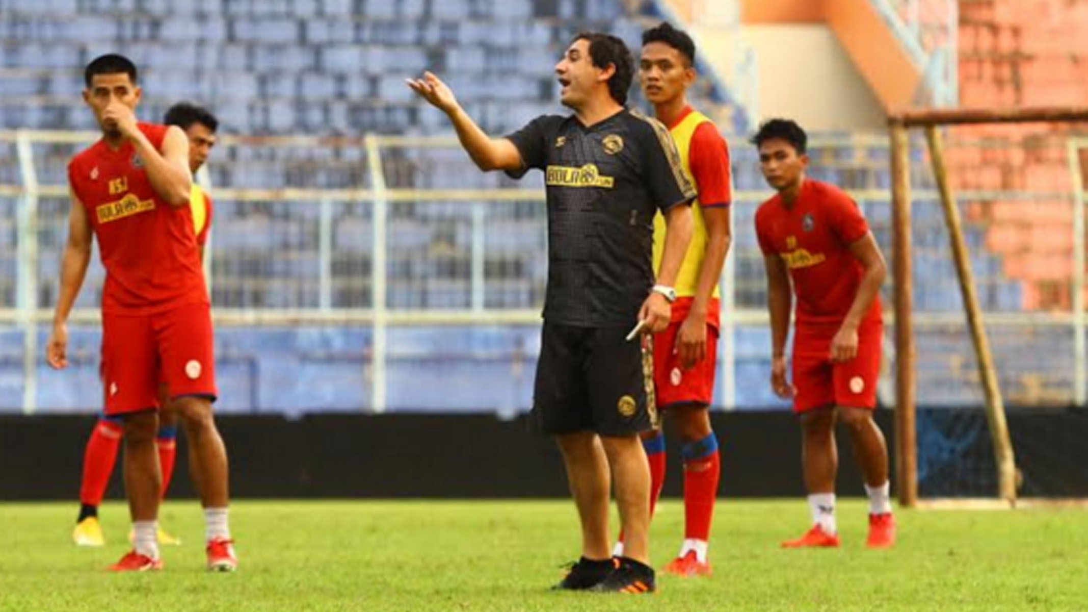 Pelatih Arema FC Eduardo Almeida Bicara Soal Makanan dan Kenyamanan Tinggal di Malang