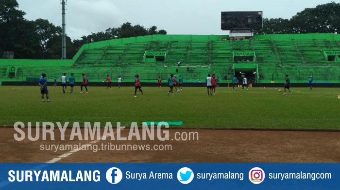 arema-fc-latihan-di-stadion-gajayana-kota-malang-jumat-2652017_20170526_180441.jpg