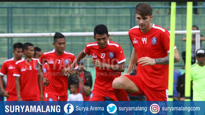 arema-fc-siap-uji-coba-dedik-setiawan-dan-pavel-smolyachenko.jpg