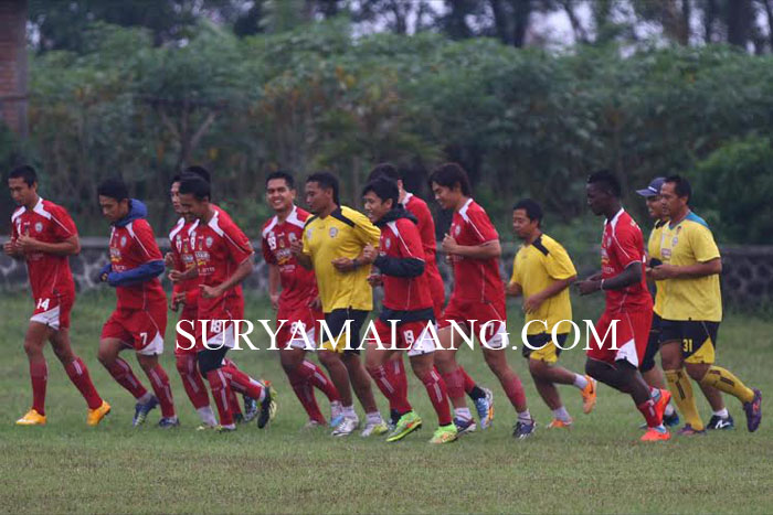 arema-latihan-usai-libur-1-bulan_20150515_100811.jpg