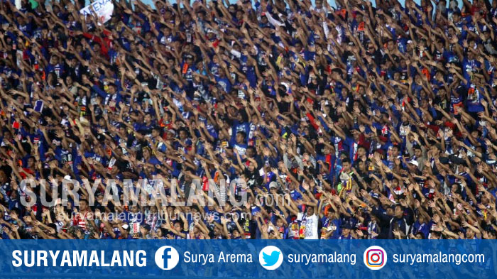 aremania-mendukung-arema-fc-melawan-madura-united-di-stadion-kanjuruhan_20170514_230515.jpg