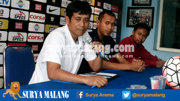 asisten-pelatih-arema-cronus-joko-susilo_20161205_185224.jpg