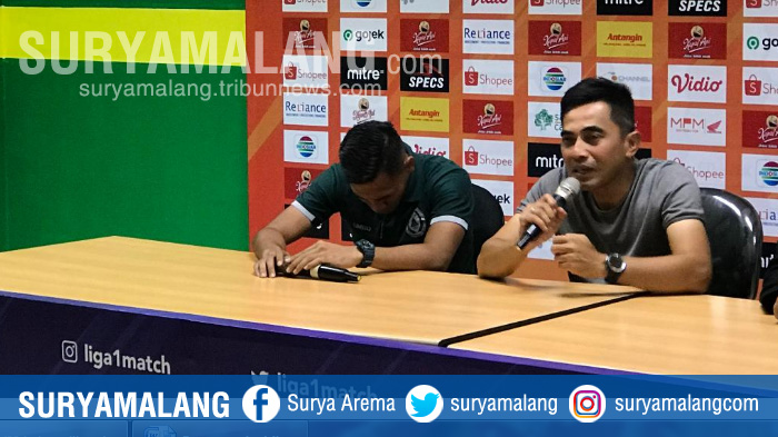 asyraq-gufron-ramadhan-menangis-dalam-sesi-jumpa-pers-laga-persebaya-vs-pss-sleman.jpg