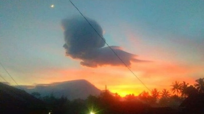 awan-unik-di-sekitaran-gunung-merapi.jpg
