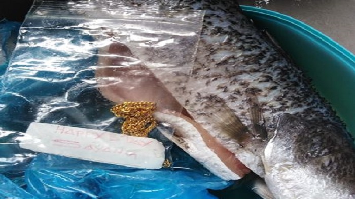 Bak Cerita Dongeng, Istri Ketiban Rezeki Temukan Kalung Emas di Perut Ikan yang Mau Digoreng