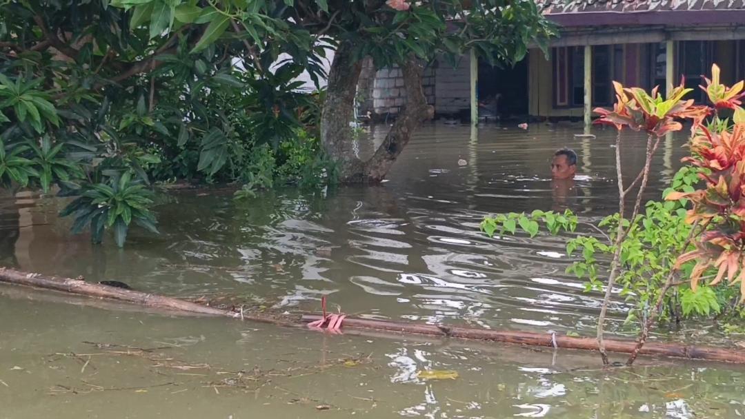 banjir-luapan-Bengawan-Solo-di-Desa-Bungah-Kecamatan-Bungah-Kabupaten-Gresik.jpg