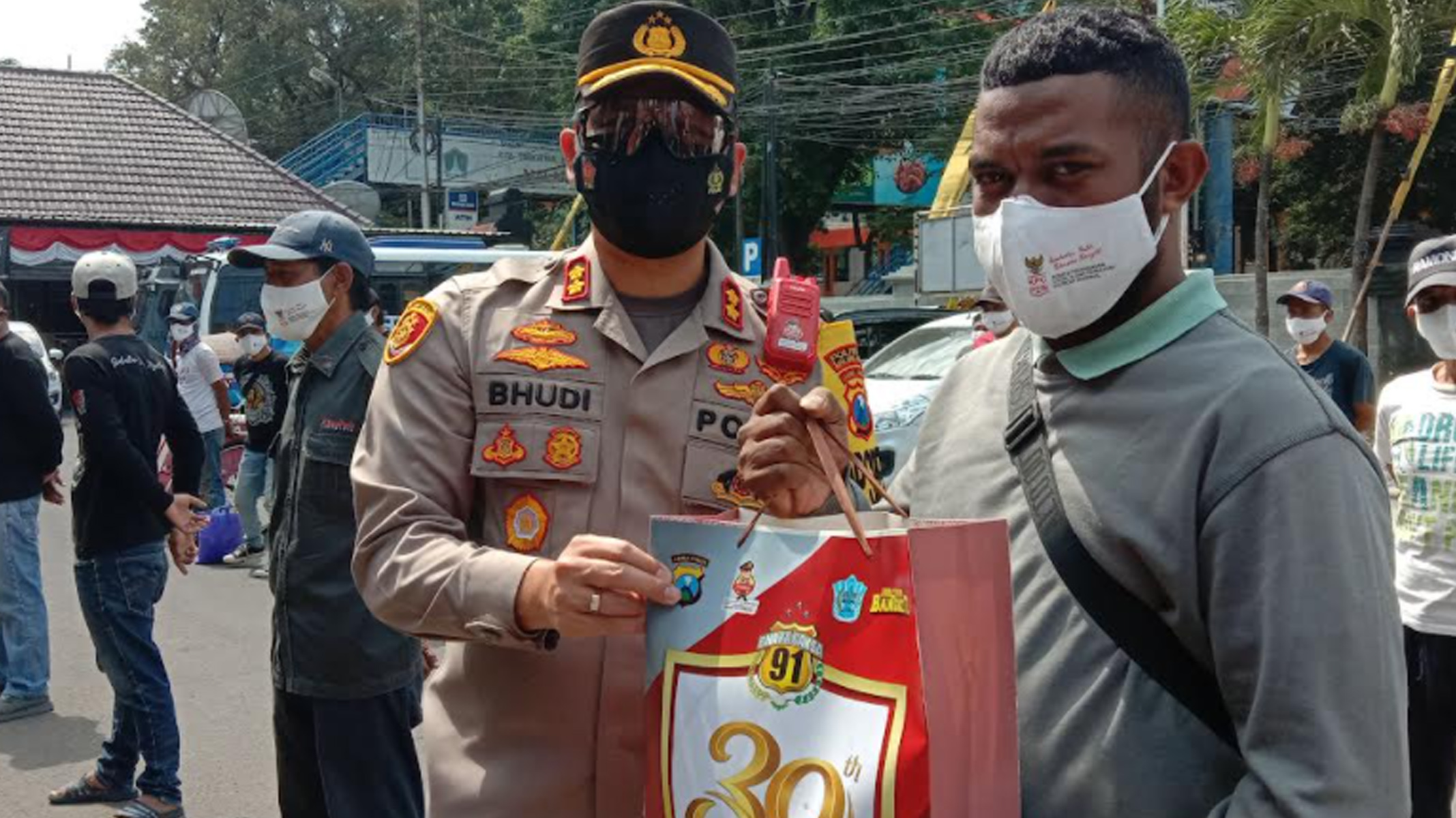 bantuan-sembako-kapolresta-malang-kota-akbp-budi-hermanto.jpg