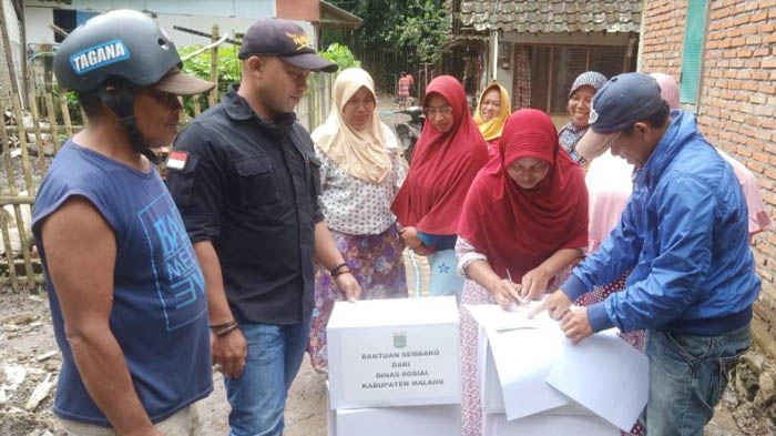 bantuan-sembako-korban-longsor-malang.jpg