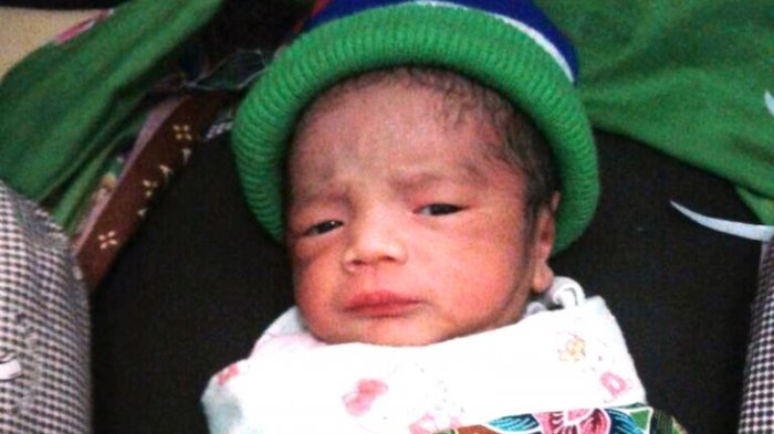 bayi-asal-cilacap-yang-lahir-dengan-tanda-allah-di-kening_20170718_162317.jpg