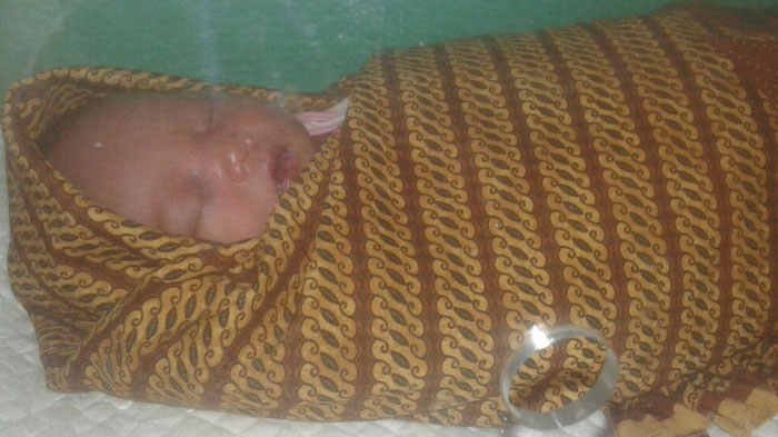 Kasihan! Bayi Perempuan Ini Dibuang di Pinggir Sungai Bojonegoro