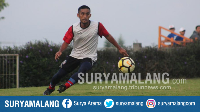 bek-kanan-arema-fc-agil-munawar_20180823_143113.jpg