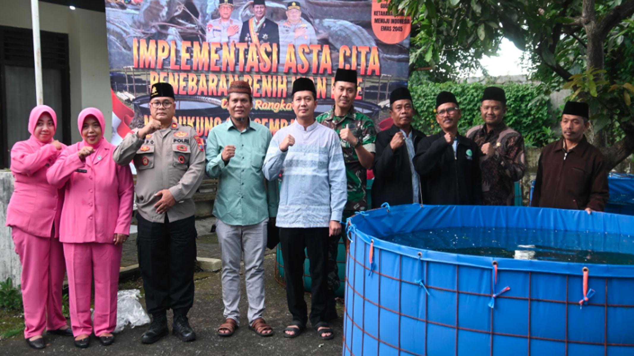 Polsek Purwodadi Mulai Kelola Kolam lele, Tebar Ribuan Benih Ikan Dukung Ketananan Pangan Nasional