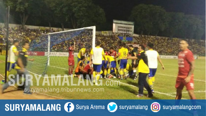 berita-kiper-persegres-alami-kejang-kejang_20170712_203123.jpg