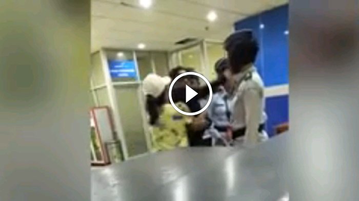 berita-petugas-bandara-ditampar-penumpang_20170705_203316.jpg